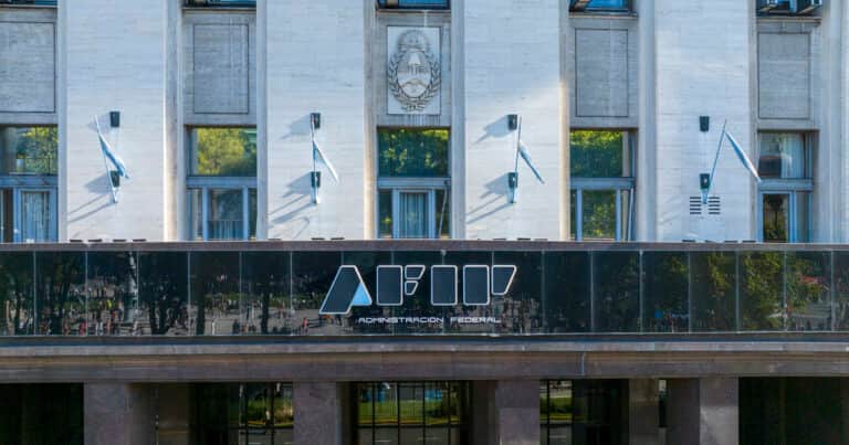 La recaudación en abril cayó 3,8% anual y ya suma nueve meses consecutivos en baja