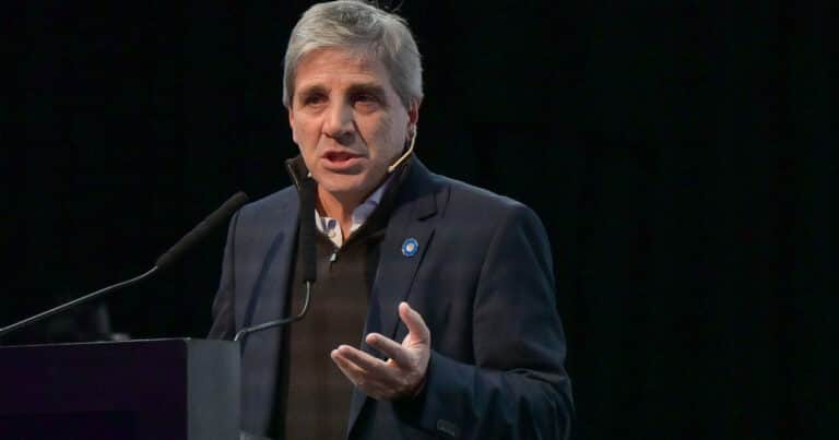 Luis Caputo aseguró que Milei ganará las elecciones de 2027: «Por primera vez la economía se va a llevar puesta a la política»