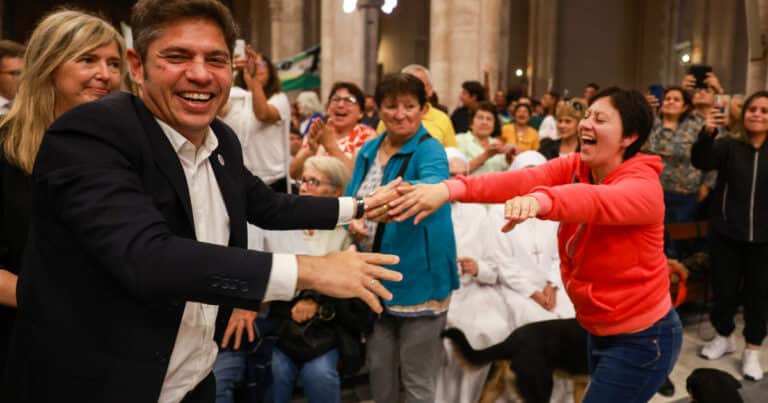 Kicillof busca hacer pie en Córdoba, un territorio hostil: el plan con las nuevas canciones y la tensión con Llaryora