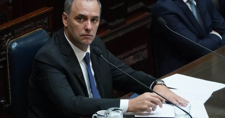 La oposición quiere que Adorni vuelva al Congreso: cuántos votos le faltan para interpelarlo y avanzar en su posible destitución