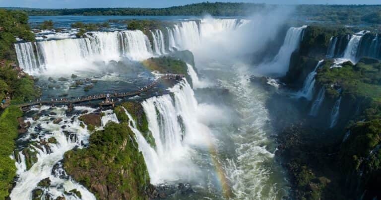 Hallaron 400 kilos de monedas en las Cataratas del Iguazú: por qué estaban ahí