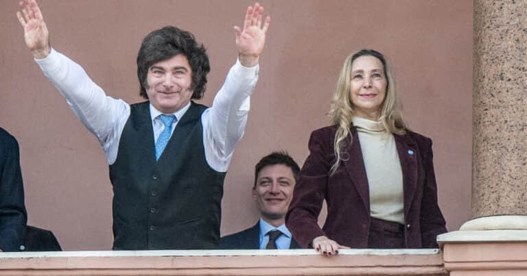 El álbum digital de fotos de Santiago Caputo: la vuelta del Triángulo de Hierro, el guiño a Manuel Adorni y el gesto de armonía para la interna