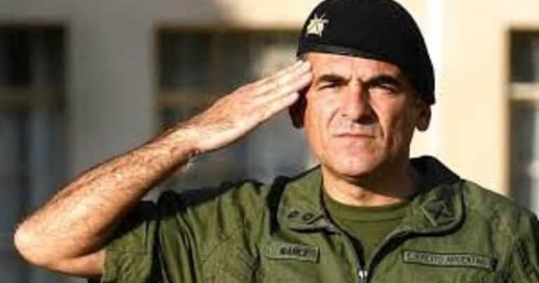 Apuran el ascenso del jefe de la Casa Militar en medio del escándalo por la compra de aviones