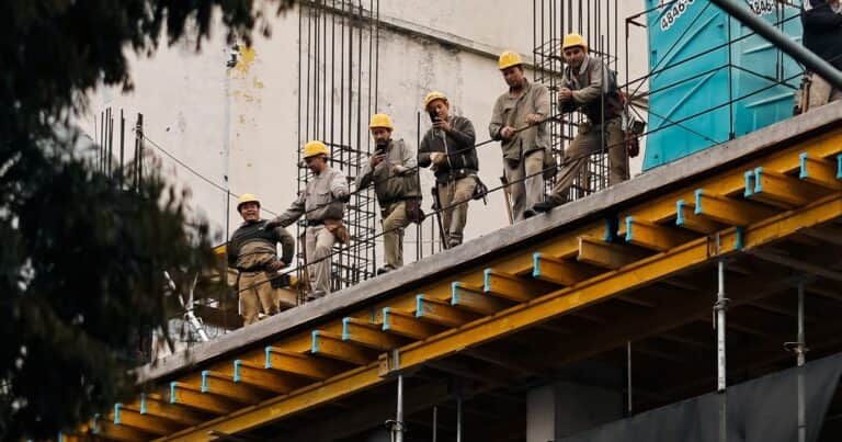 Por la menor inflación y las sumas fijas, los salarios de convenio repuntaron en abril