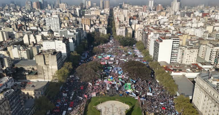Cuarta marcha universitaria contra la gestión Milei: renovada presión contra el ajuste y amplio respaldo de la oposición