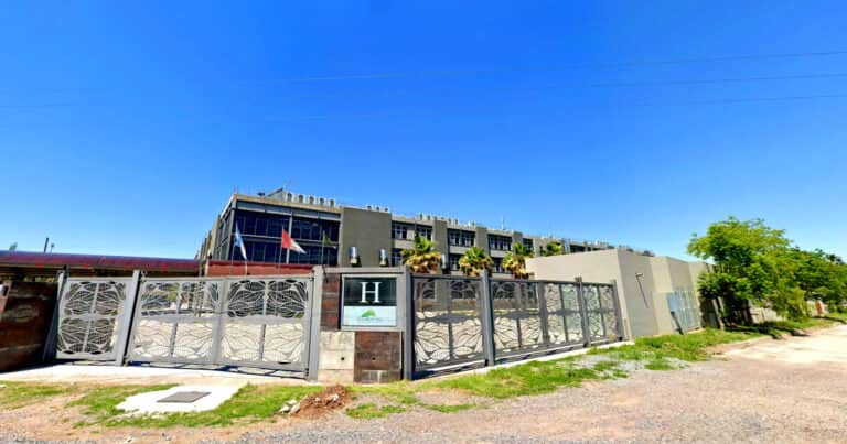 Otro round por las obras del hotelero en una colectora: Vialidad Nacional enumeró las irregularidades y el intendente local defendió al empresario