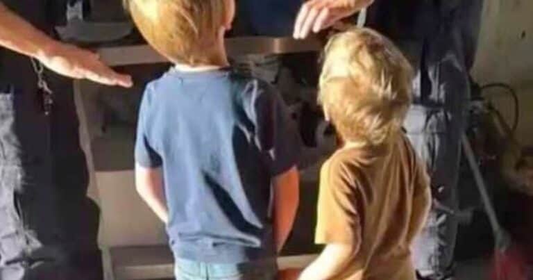 Una madre abandonó a sus dos pequeños hijos en una ruta perdida a 2.000 kilómetros de su casa