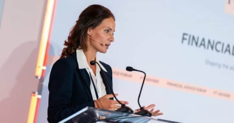 Vicky Reynal, psicoterapeuta financiera: «El dinero es un símbolo poderoso que emana muchos significados y para lograr el bienestar financiero en la edad adulta antes hay que comprender qué deseos representa para cada uno»