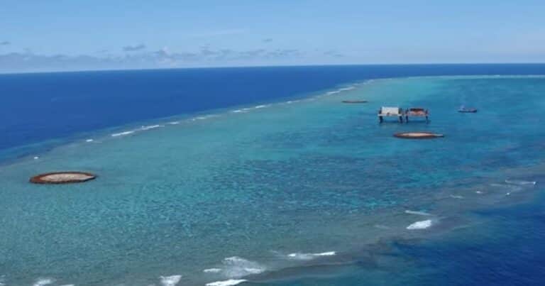 Misterio en medio del mar: Japón: invirtió U$S 600 millones por dos rocas
