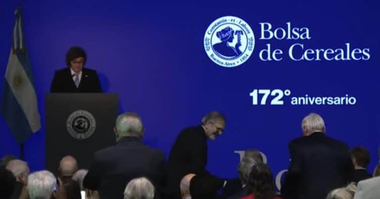 Javier Milei bajará las retenciones de trigo y cebada en junio, y de la soja a partir de 2027