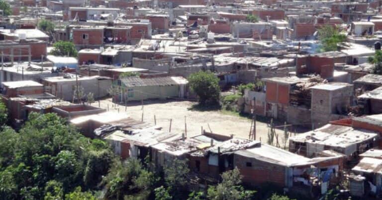 El Gobierno elimina el capítulo de un proyecto de ley que abría paso al desalojo en los barrios populares
