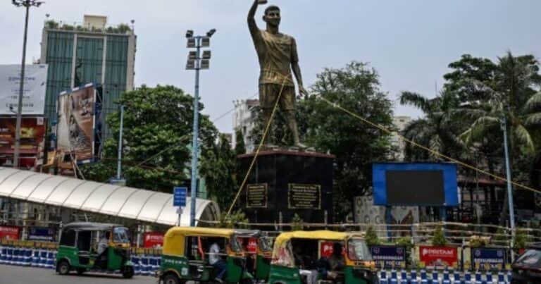 A cinco meses de su inauguración retiraron la estatua gigante de Messi en la India