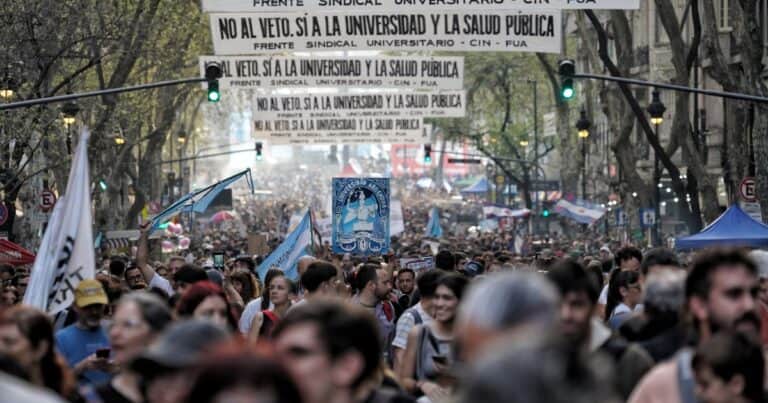El Gobierno dice que la marcha universitaria está «construida emocionalmente sobre una mentira» y cuestionó que el Congreso aprobara aumentos a docentes
