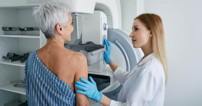 Un test genético permite que miles de pacientes con cáncer de mama eviten la quimioterapia de forma segura