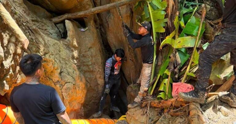 Siete personas buscaban oro en una cueva y el agua los dejó atrapados: el desesperado intento de rescate en Laos
