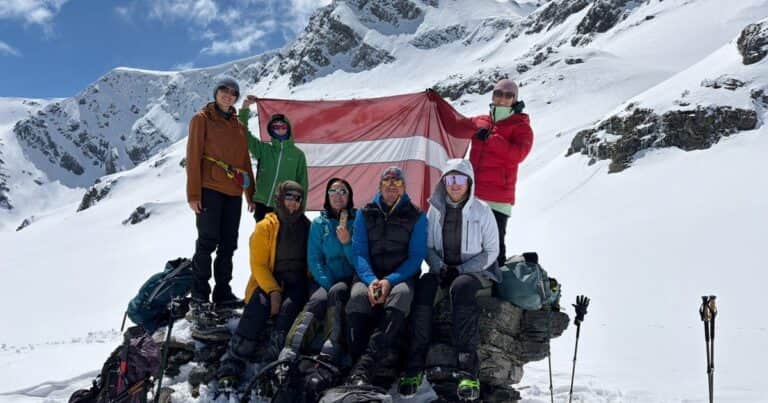 Accidente en la montaña más alta de Norteamérica: murieron tres alpinistas y cuatro resultaron heridos