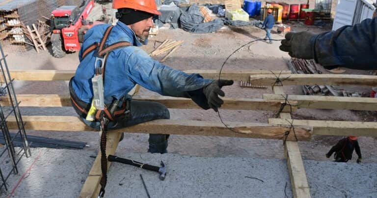 Menos plata para pagar jubilaciones: cae la cantidad de aportantes a la Seguridad Social por la baja del empleo registrado