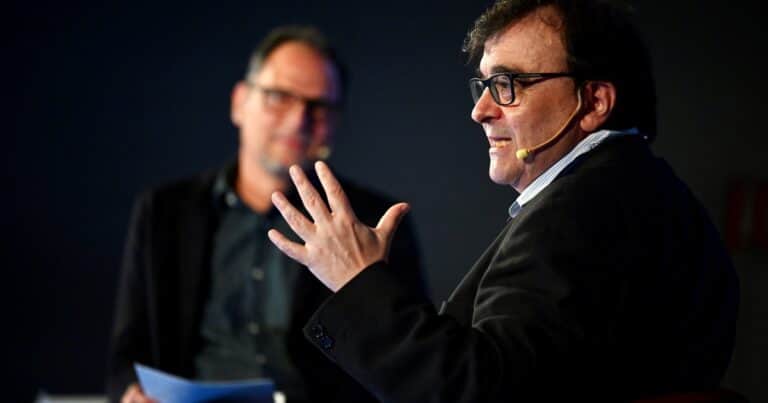Javier Cercas y su vínculo personal con El País, el periódico de su vida que cumple 50 años como referente de la democracia en España