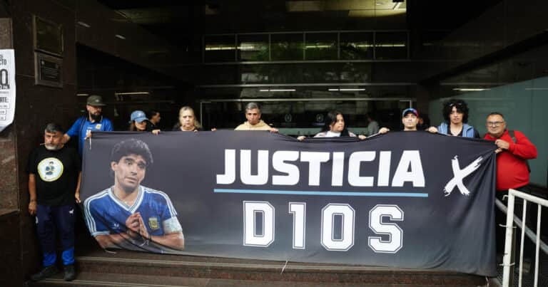 Juicio por Maradona: con el «fantasma de Makintach» de fondo, la audiencia giró en torno al corazón del «Diez»