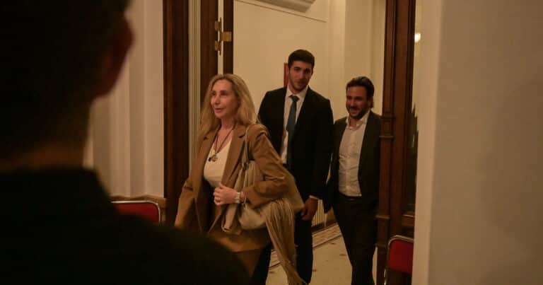 La mesa política más incómoda: salida antes de tiempo de Bullrich, Santiago Caputo ausente y tensión por Adorni