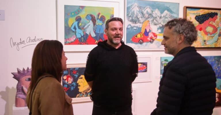 Historias humanas y arte emergente en la vibrante +Feria de Santa Fe