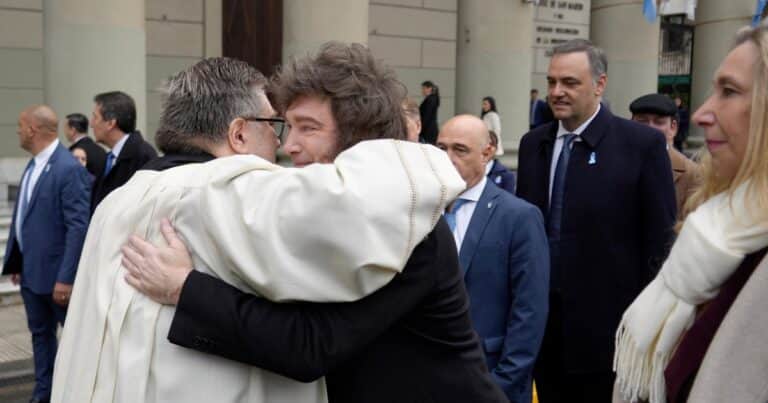 «Me parece una opinión válida»: Milei evitó confrontar con García Cueva e hizo una particular interpetación de la parábola del paralítico
