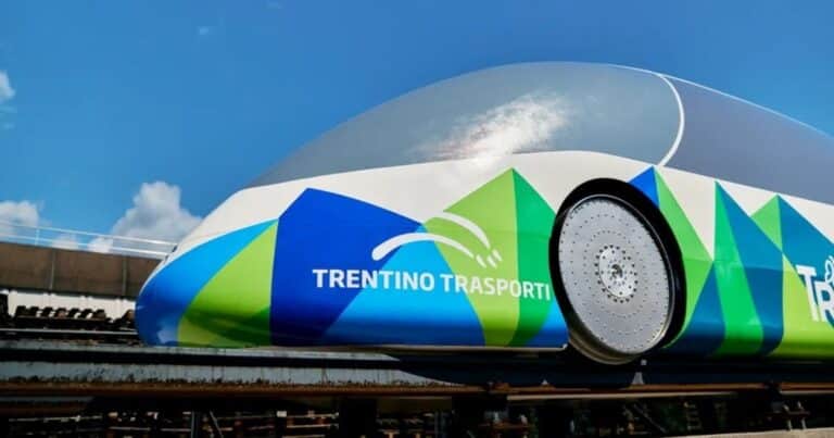 Debuta el primer taxi ferroviario del mundo: cómo funciona el sistema autónomo que promete viajar las 24 horas