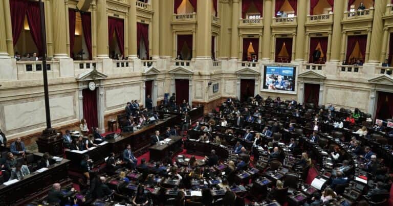 En medio de las internas el Gobierno busca mantener la agenda y envía cuatro proyectos de ley al Congreso