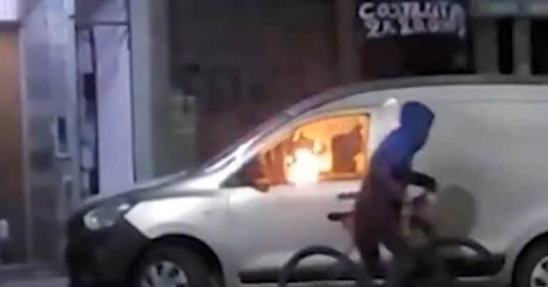 «¡Lo está prendiendo fuego!»: lo despidieron y le incendió la camioneta al dueño de la carnicería donde trabajaba