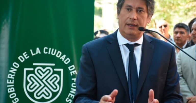 «Vamos y nos olvidamos de todo»: un intendente pidió licencia para viajar al Mundial con un grupo de amigos