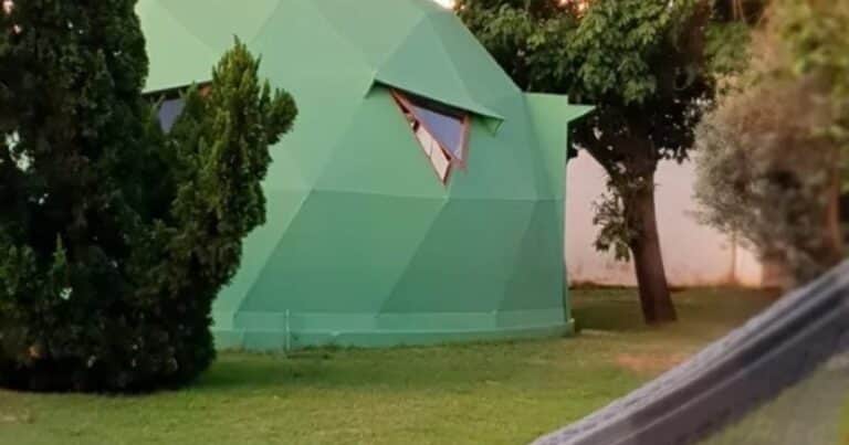 Una casa redonda que se construye en 45 días, reduce costos hasta un 30% y sorprende por su estructura triangular sin divisiones rígidas