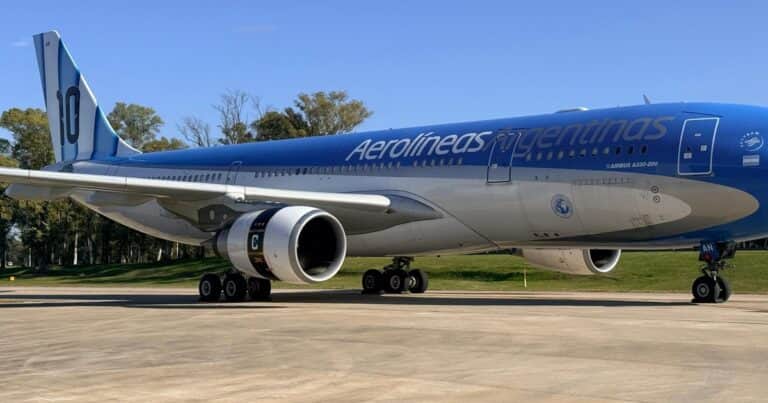 Mundial con menos vuelos: por la baja demanda, Aerolíneas Argentina canceló las rutas que iban a cubrir el interior con Miami