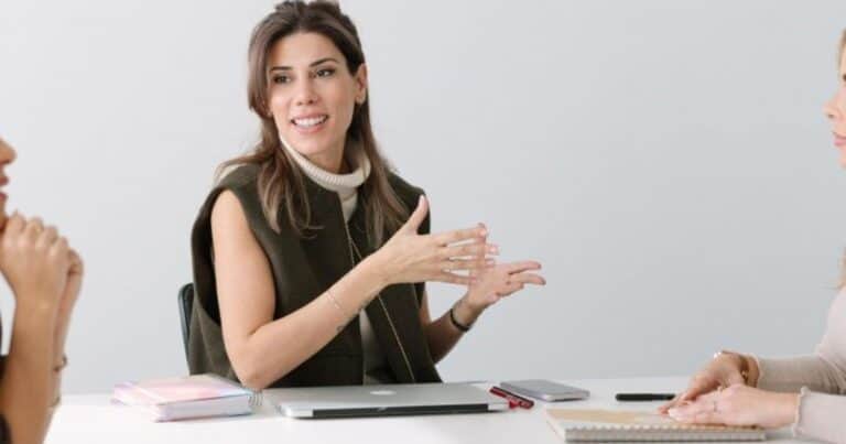 Andrea Vicente, psicóloga: “La manipulación emocional o el control pueden ser señales de que estás en una relación con un narcisista”