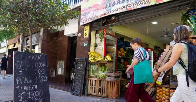Canasta básica: una familia necesitó más de 1.469.768 pesos en abril para no ser pobre