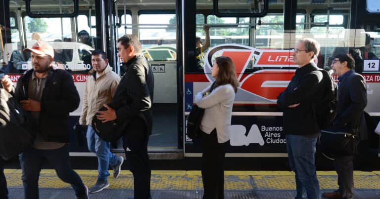 Cómo es la inflación que viene: en un escalón más abajo, pero aún empujada por el pico de marzo
