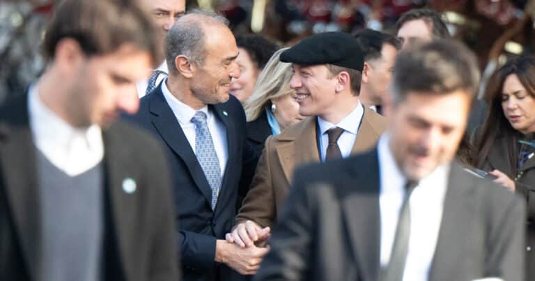 Mesa política: después de las fotos para escenificar una tregua frágil, Santiago Caputo y Martín Menem se reencuentran sin Milei