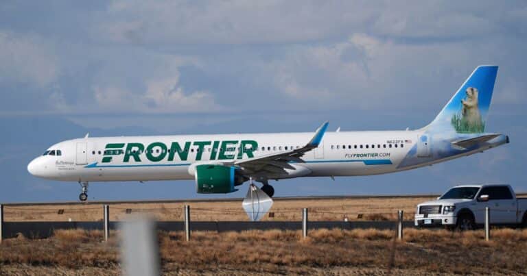Tragedia en en un vuelo de Frontier Airlines: una persona murió tras ser succionada por la turbina de un avión que estaba por despegar