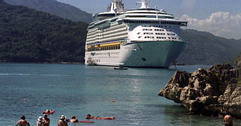 Otro crucero en problemas: más de 100 casos de norovirus en un barco que zarpó de Florida, recorre el Caribe y el lunes regresa a Estados Unidos