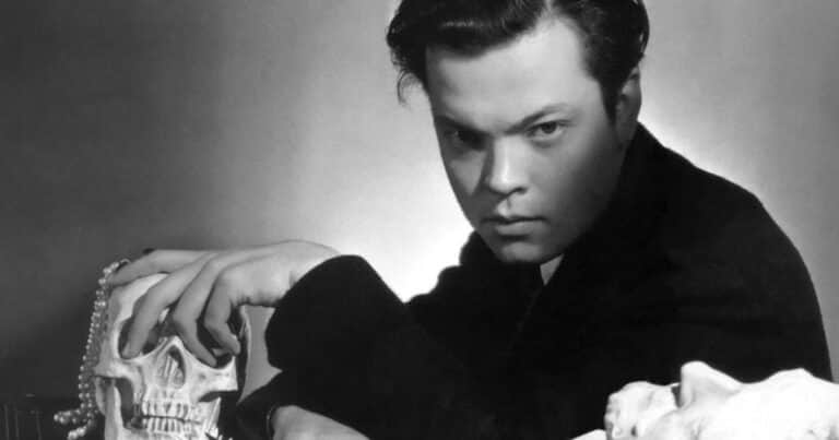 Orson Welles, actor y director de cine: «Nacemos solos, vivimos solos, morimos solos. Solo…»
