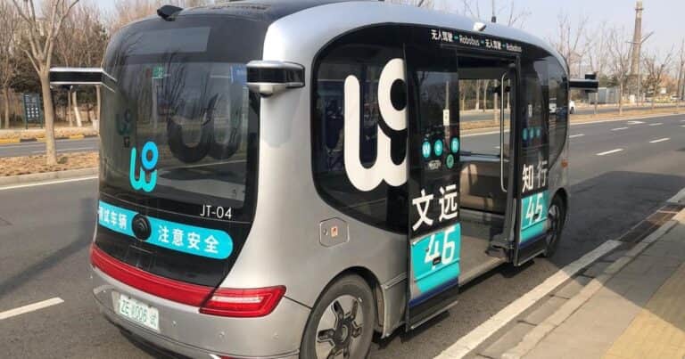 Cómo es viajar en un colectivo sin chofer, volante ni pedales (y vivir para contarlo)