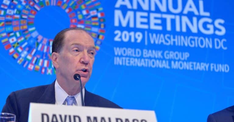 Un exfuncionario de Trump y un economista argentino insistieron con la dolarización: «Argentina se está hundiendo»