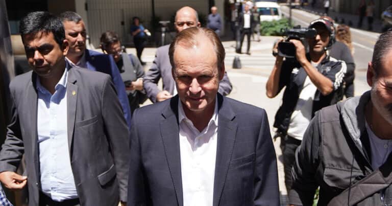 Avanza una investigación por presunto enriquecimiento ilícito contra un ex gobernador del PJ y allanan a un empresario cercano