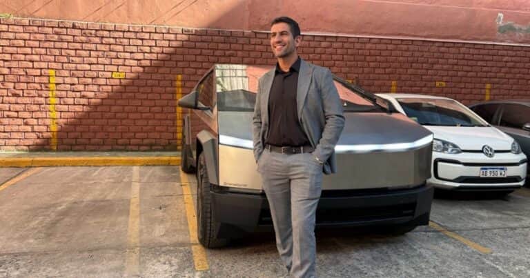 En medio de la polémica, el diputado del Tesla redobló la apuesta: «Sería muy hipócrita comprarme un vehículo de baja gama para quedar bien con algún culposo»
