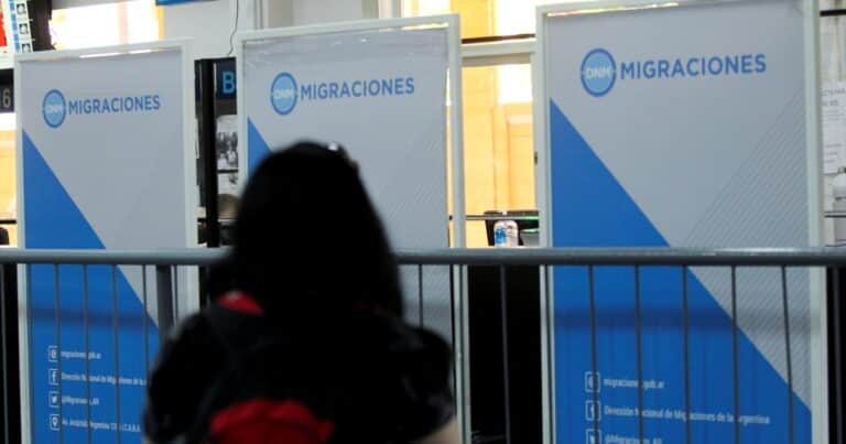 La Justicia anuló el DNU de Javier Milei que le dio a Migraciones la potestad de otorgar la ciudadanía