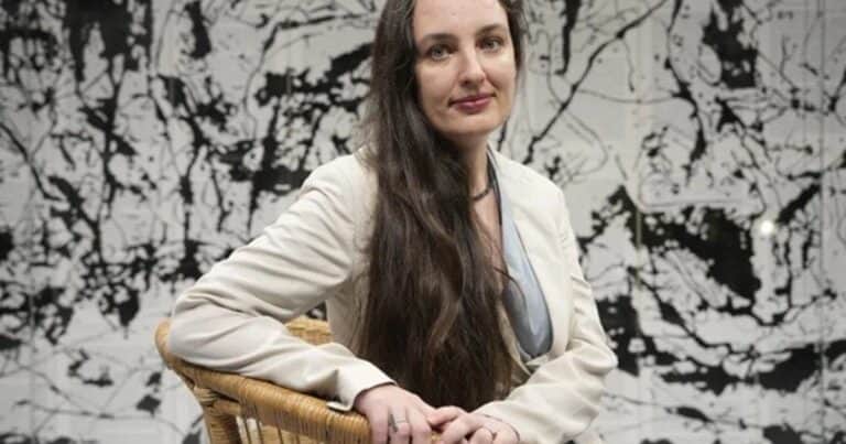 “Tenemos fascismo en Rusia”, denuncia la periodista Elena Kostyuchenko sobre Putin