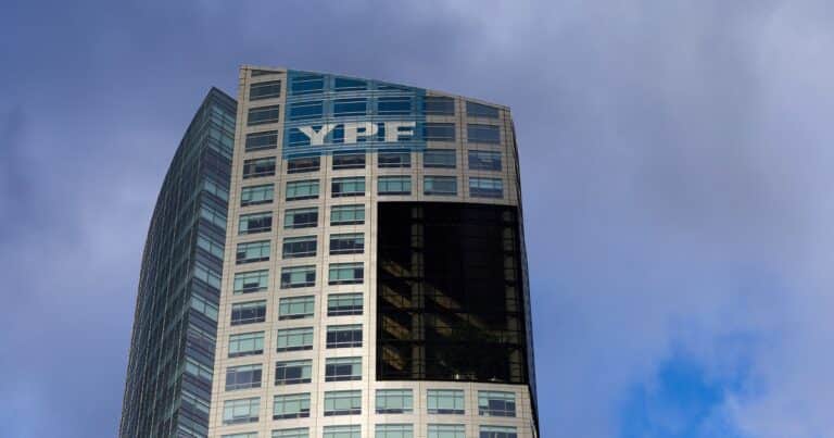 YPF sumó a dos socios globales para el gas licuado que exportará Vaca Muerta