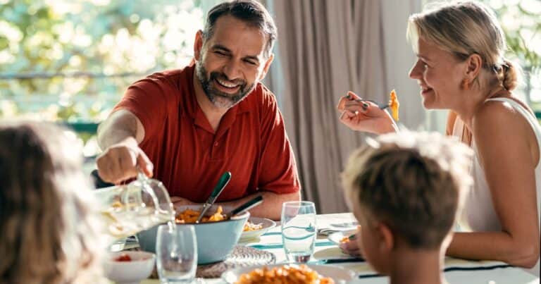 Helena Marcos Pasero, nutricionista: “La hora de las comidas es determinante para adelgazar y se conjuga con la cantidad y calidad de los alimentos»