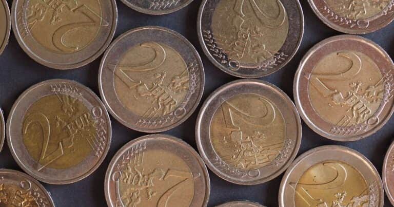 Monedas falsas casi idénticas a las originales: cómo detectarlas con la prueba del imán y el peso