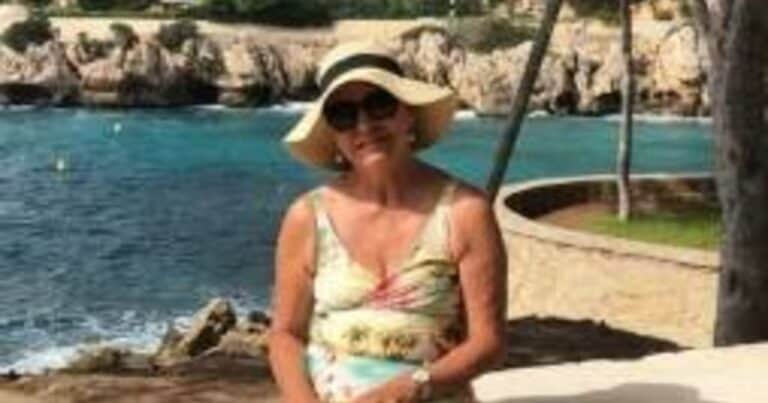 Una pasajera murió tras caerse de las escaleras del avión ni bien aterrizó: «Voló especialmente para el cumpleaños de su hija»