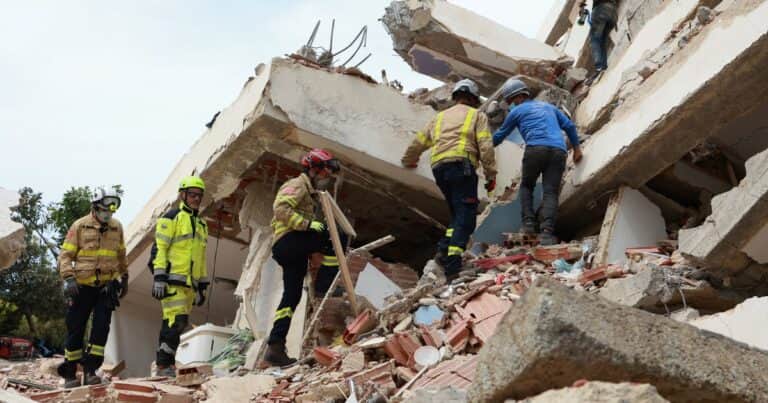 Cuánto tiempo puede sobrevivir una persona bajo escombros tras un terremoto: la carrera contra el tiempo de los rescatistas
